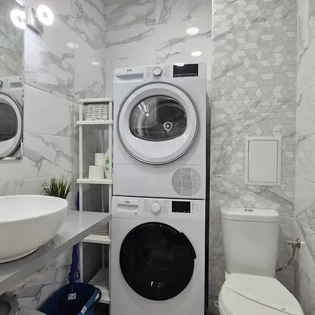 Quiet Nordic Nest Near Center & West Park By Keybox Apartment *