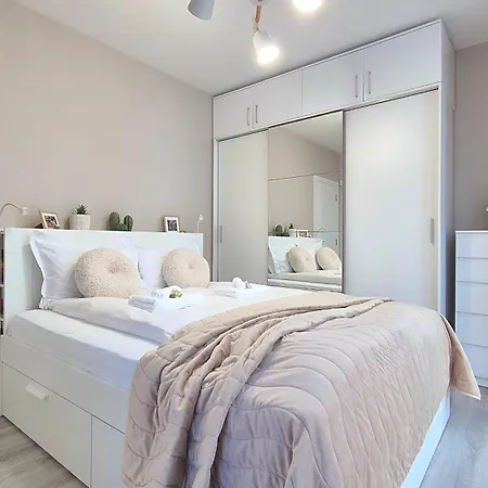 Quiet Nordic Nest Near Center & West Park By Keybox