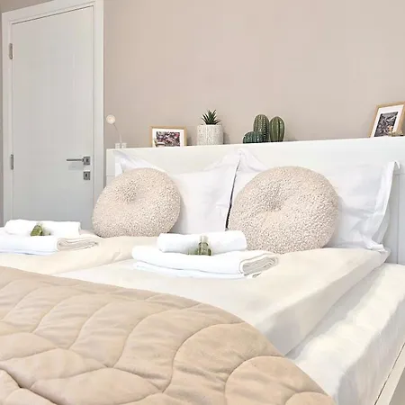 Quiet Nordic Nest Near Center & West Park By Keybox Apartment